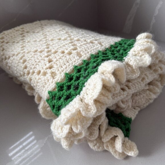 Vintage Crochet Blanket Throw Handmade Creamy White With Green Trim Immaculate - Picture 2 of 11